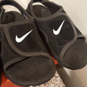 Boys Nike sandles